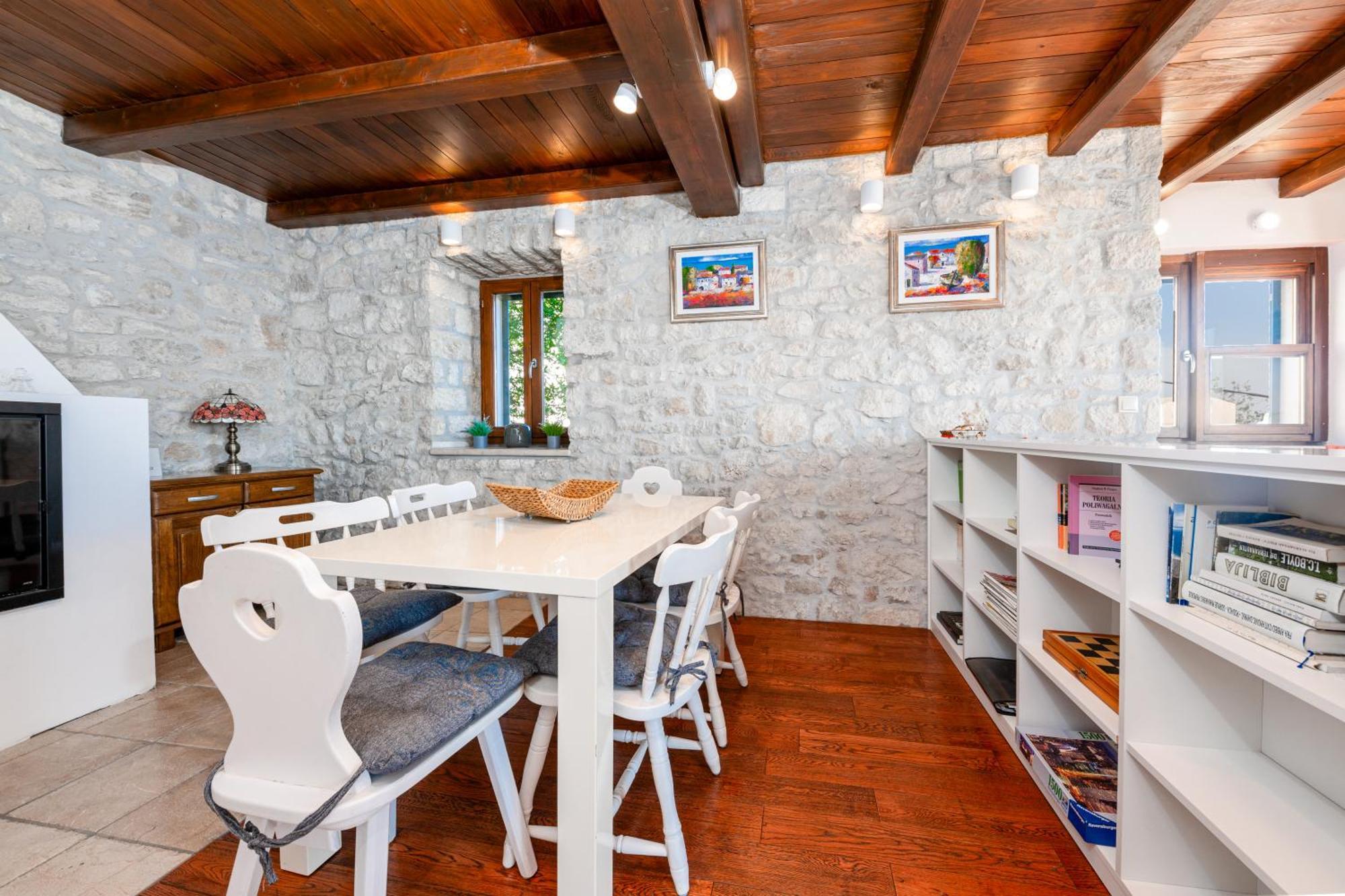 Apartamento With Pool Maraska *